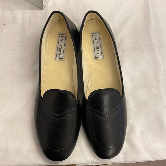 DANIEL GREEN BLACK LEATHER HOUSE SLIPPERS.  NEW - Picture 1 of 6